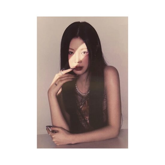 POSTER | SOOJIN [RIZZ] / Delicate